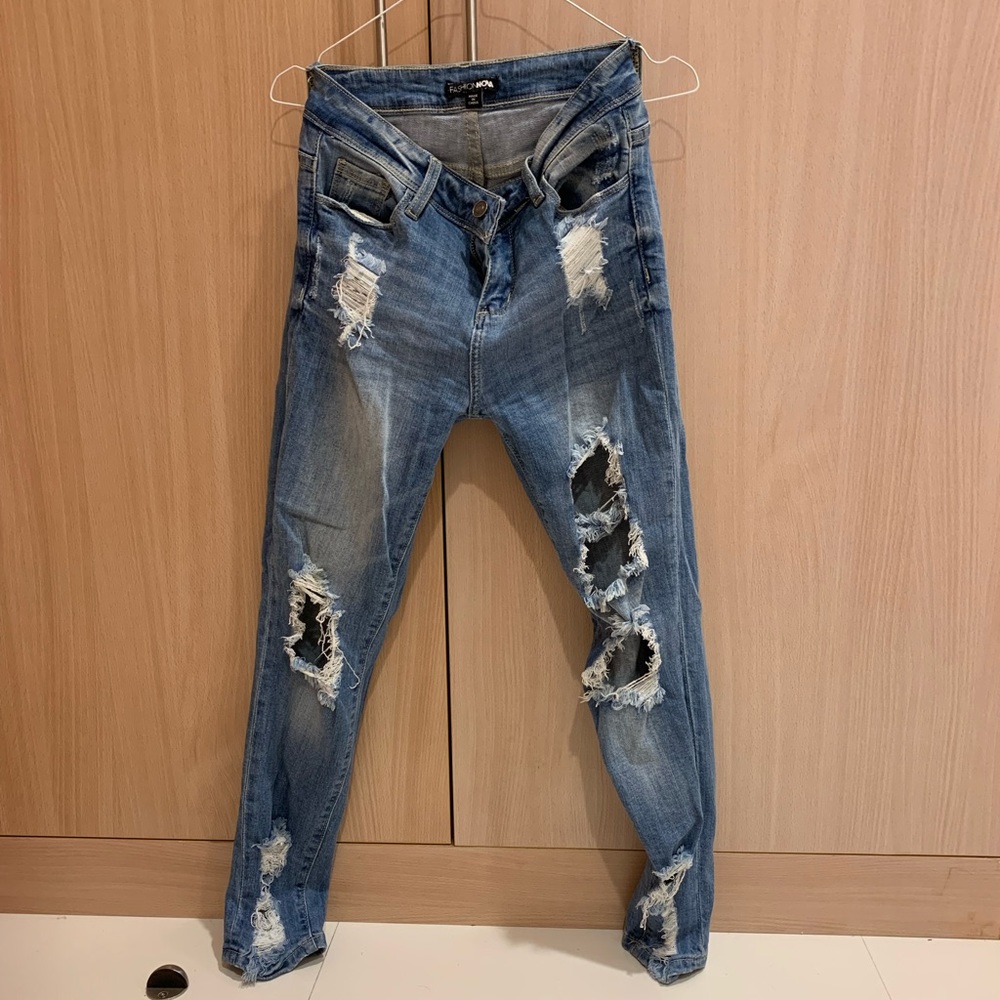 DENIM RIPPED JEANS